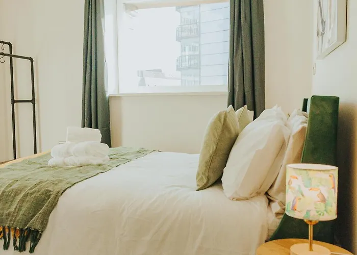 2bed In Centre לידס